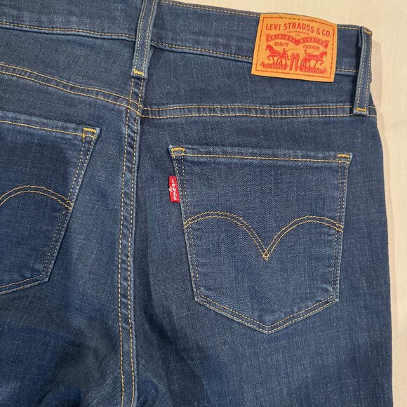Levi's 315 Shaping Mid-Rise Bootcut Women's Jeans 26 - Picture 2 of 7